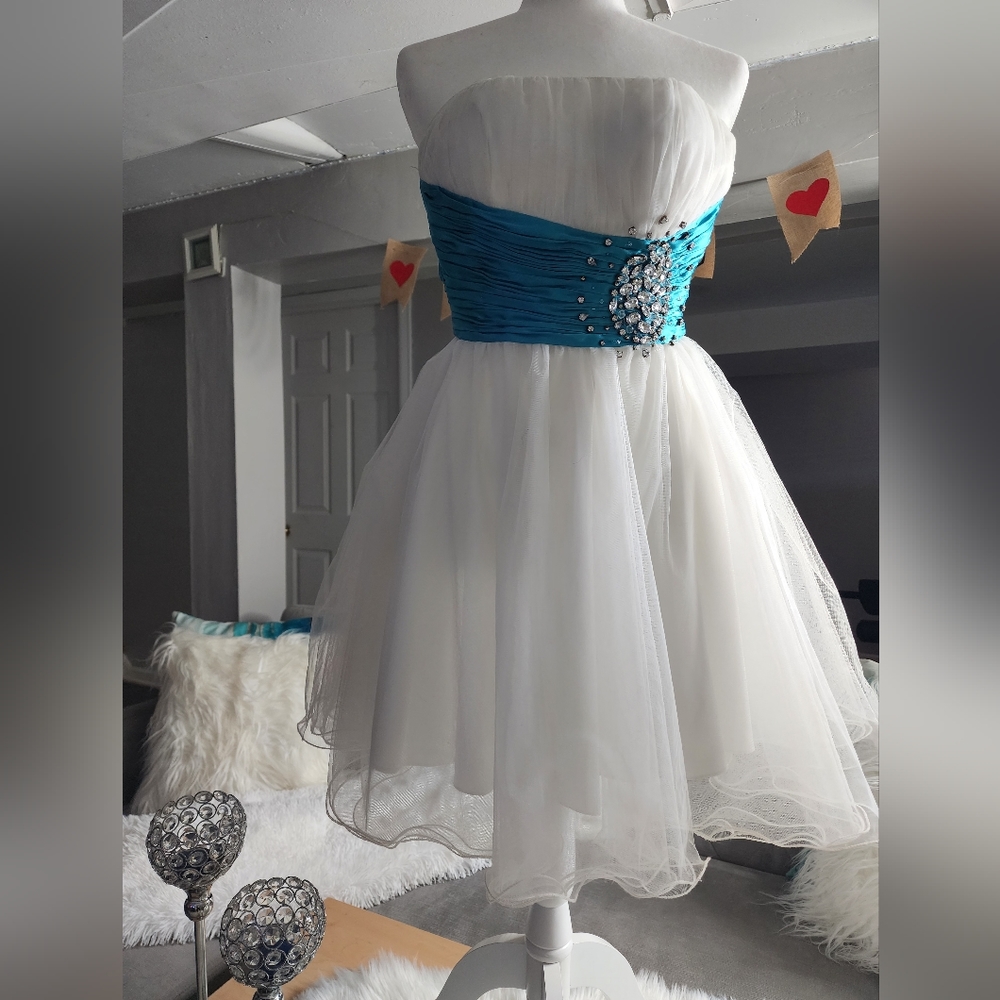 White/Teal Small 👗